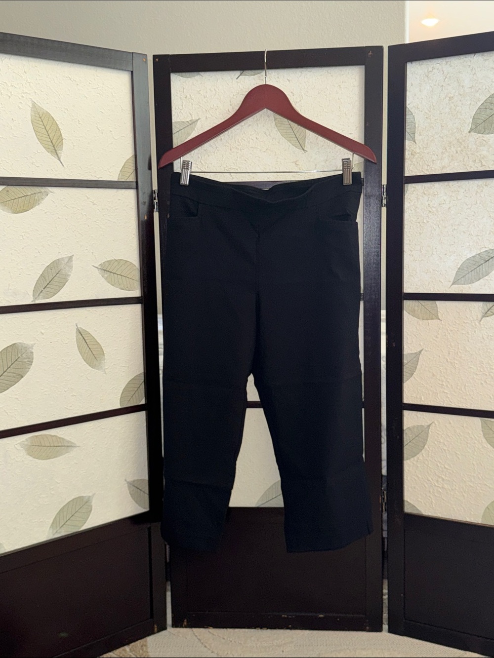 Women's Black Stretch Capri Pants